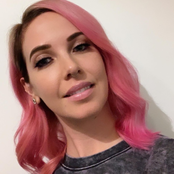 Meet your Posher, Jessica - Picture 1 of 1